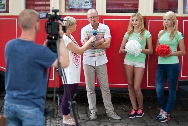 Telewizja, radio i...gp24 przed słupskim tramwaje.