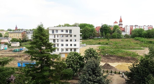 Pierwszy z budowanych domów, które będą tworzyć osiedle Solankowa Aleja