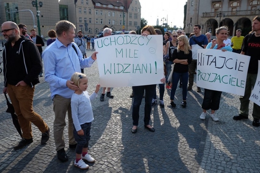 Manifestacja "Uchodźcy mile widziani" w Poznaniu