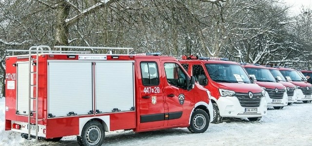 W ramach programu "Bezpieczna Małopolska" kolejnych kilkadziesiąt pojazdów trafiło do jednostek OSP
