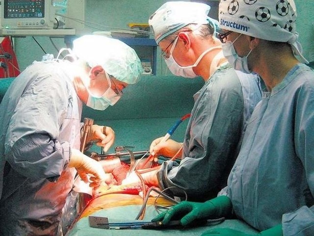 Chirurdzy ze szpitala przy ul. Arkońskiej wkrótce będą wykonywać przeszczepy nową metodą.