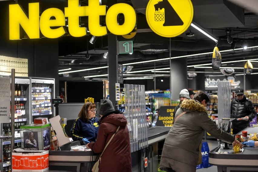 Wszystkie sklepy Netto w zwykłe dni będą pracowały od godz....