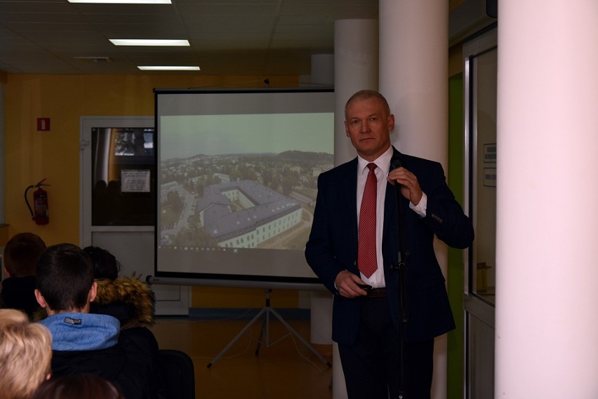 Gorlice. Maturzyści gorlickich szkół w szpitalu poznawali specyfikę jego pracy [ZDJĘCIA]