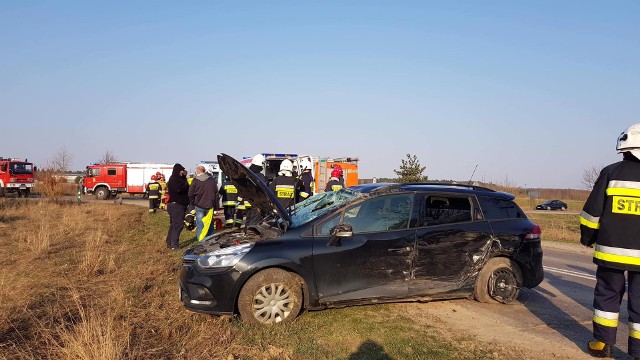 - Zderzyły się tam dwa samochody osobowe, którymi podróżowało łącznie siedem osób - mówi dyżurny Wojewódzkiej Komendy PSP w Białymstoku. - Jedna osoba została poszkodowana.