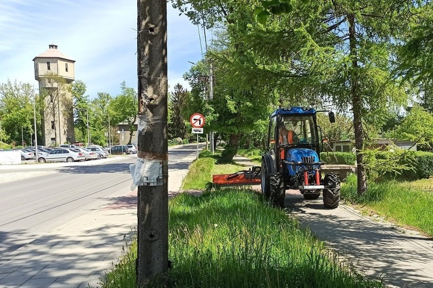 Miechów. Kosiarka dla Zarządu Dróg Powiatowych