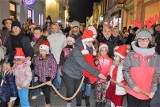 Czwartkowa Parada z Mikołajem podbiła serca małych świebodzinian, ich rodziców i dziadków [ZDJĘCIA]