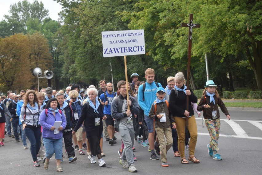 Zawierciańska Piesza Pielgrzymka idzie na Jasną Górę ZDJĘCIA