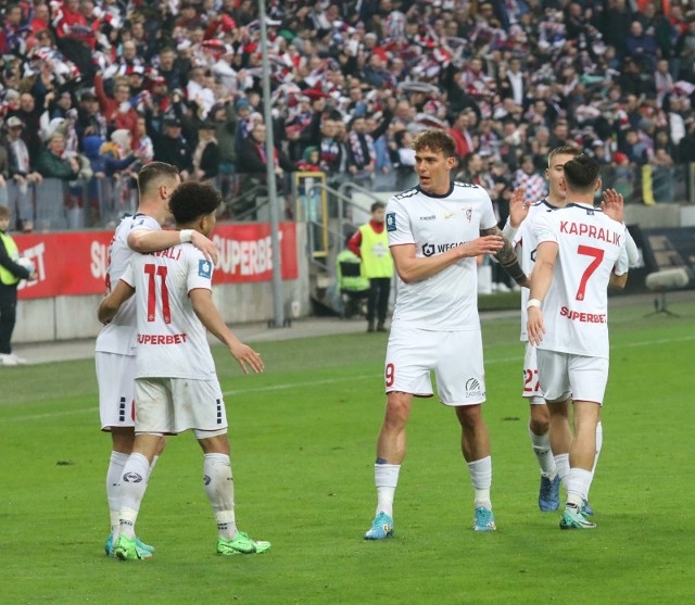 Górnik Zabrze pokonał lidera PKO Ekstraklasy.Zobacz kolejne zdjęcia. Przesuwaj zdjęcia w prawo - naciśnij strzałkę lub przycisk NASTĘPNE