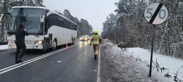 Piłkarze Korony w drodze na mecz do Wrocławia mieli wypadek.