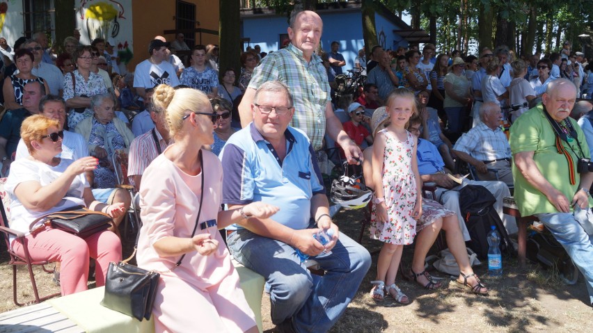 Setki wiernych wzięły udział we mszy na wodzie w Rybniku