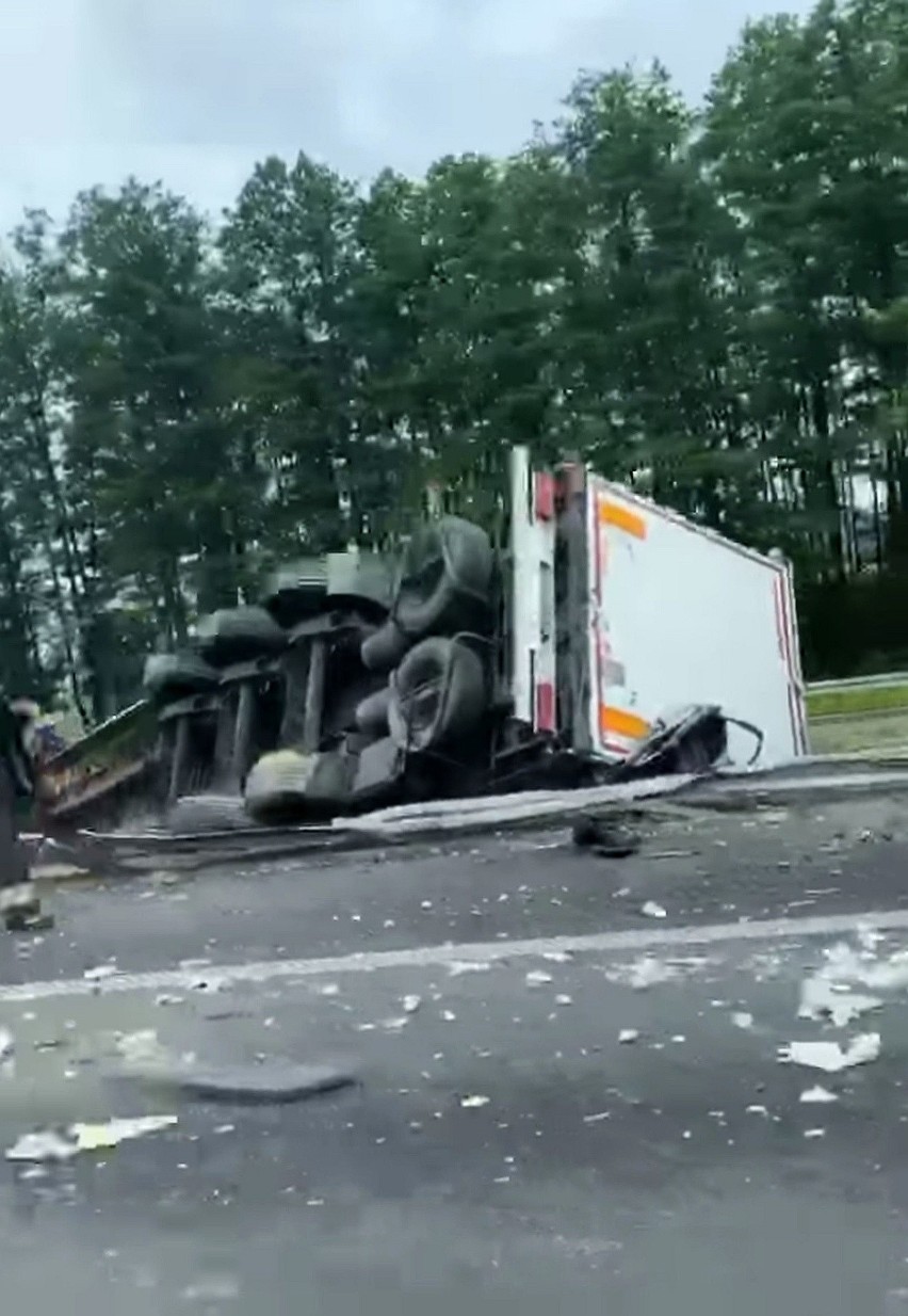 Zambrzyce-Króle. Zderzenie tira z iveco na S8