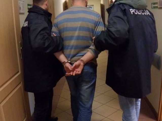 30-latek z powiatu opatowskiego przyznał się do seksualnego ataku na mieszkankę powiatu ostrowieckiego.