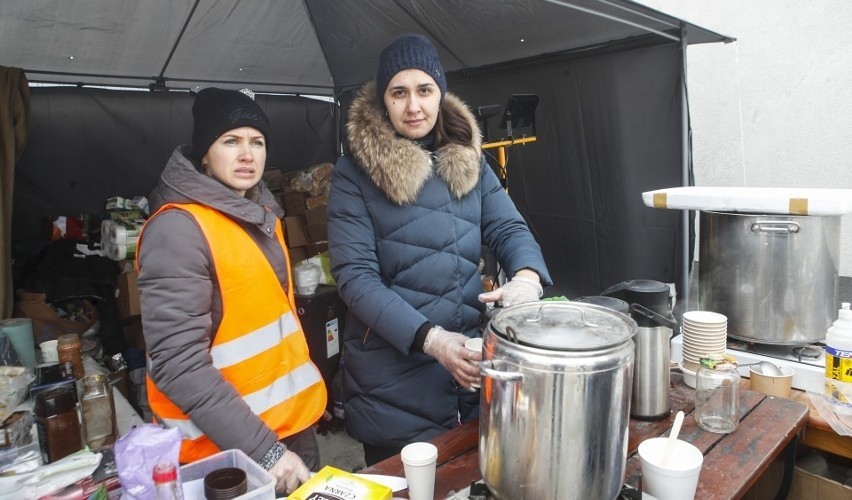 Maria i Ludmiła pomagają swoim rodakom przy granicy w...