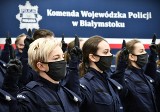 Podlaska policja przyjęła blisko 60 nowych funkcjonariuszy. Uroczystość odbyła się w Oddziale Prewencji Policji w Białymstoku (zdjęcia)