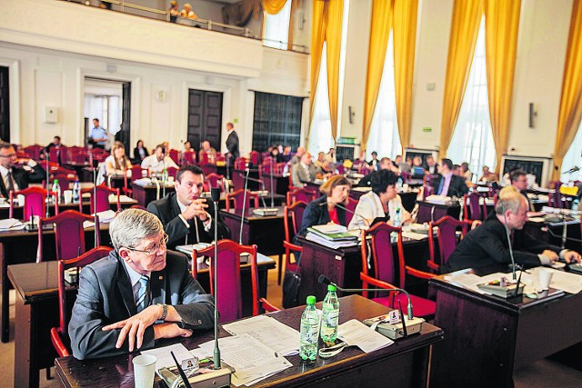 To Rada Miejska większością głosów akceptuje przedstawione przez prezydenta Łodzi decyzje o podwyżkach opłat i podatków lokalnych.