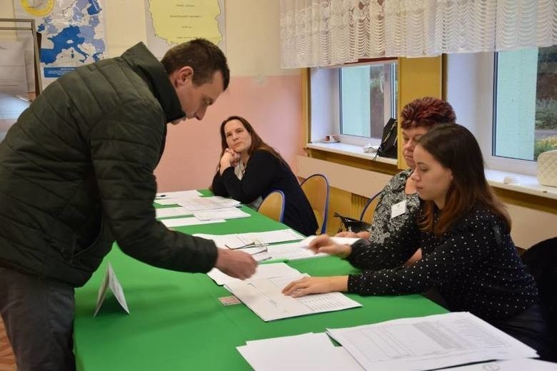 Wybory parlamentarne 2019. Trwają wybory w regionie. Jaka frekwencja w południe?