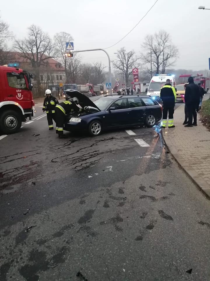 Wypadek w Gniechowicach. Potężne korki na DK 35 