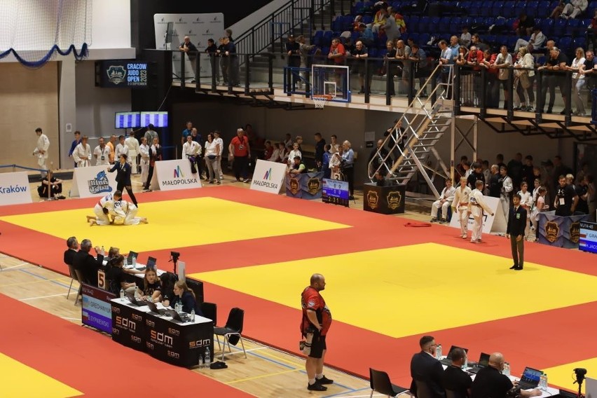 W krakowskiej hali AWF walczyli młodzi judocy z 20 krajów.
