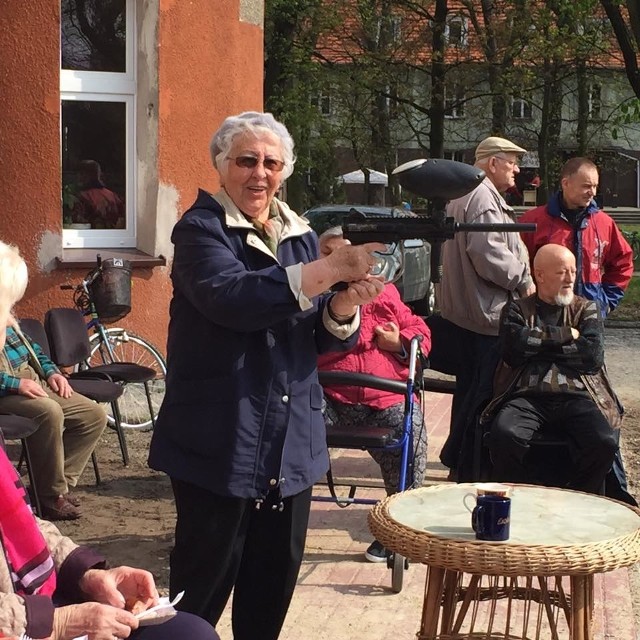 W dziennym domu „Senior-Wigor” dzieje się wiele, bo seniorzy z wigorem bezczynności nie znoszą. Nie poprzestają jednak na gimnastyce, czy  zajęciach z rękodzieła. Są chętni i gotowi również na o wiele mocniejsze wrażenia.