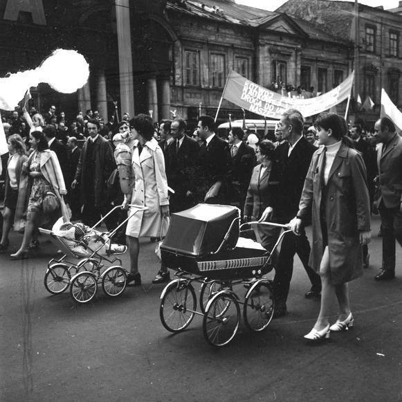 "Niech się święci 1 maja" Przenieśmy się w czasie do PRL. Zobacz archiwalne zdjęcia z pochodów w Lublinie [ZDJĘCIA]