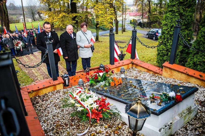 Święto Niepodległości 2019 w Łoniowie. Wspaniały koncert zespołu "Góralska Hora" i pyszna żołnierska grochówka (DUŻO ZDJĘĆ)