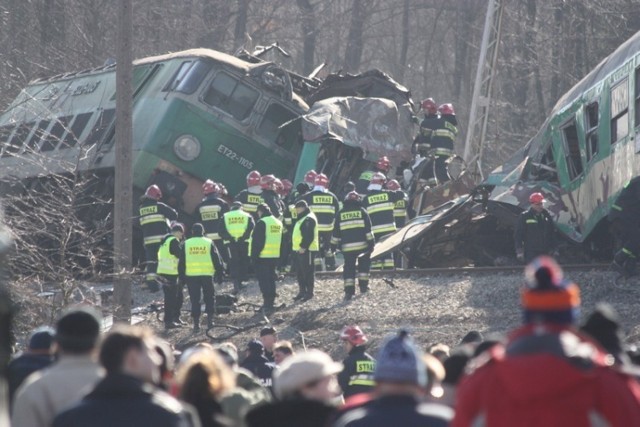 W Częstochowie o godzinie 9.30 rozpocznie się proces w sprawie katastrofy kolejowej pod Szczekocinami. Trzy lata temu doszło tam do czołowego zderzenia dwóch pociągów. W katastrofie zginęło 16 osób, a 160 zostało rannych.