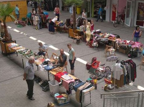 27 października, czyli już dziśPierwszy lubliniecki pchli targ rusza dziś. Co na nim znajdziemy? Wszystko, czego ktoś inny będzie chciał się pozbyć. Jego ideą jest sprzedaż rzeczy zbędnych. Targ ma odbywać się regularnie w 1 i 3 sobotę każdego miesiąca, od godz. 8 do 18. Stragany będzie można rozstawić na parkingu przed sądem. Lubliniec, ul. Sądowa.