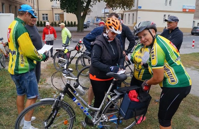 Oddział PTTK w Inowrocławiu był organizatorem VIII Rajdu im. kpt. Pawła Cymsa. Wzięli w nim udział turyści piesi i cykliści. Ci pierwsi przemierzyli trasę z Mątew przez Tupadły, Kruszę Duchowną do Kruszy Zamkowej. Ci drudzy do Kruszy Zamkowej dojechali przez Rąbinek, Batkowo, Dziarnowo i Żalinowo. Było ognisko, gorąca grochówka i zwiedzanie wykopalisk prowadzonych przez archeologów z Poznania.