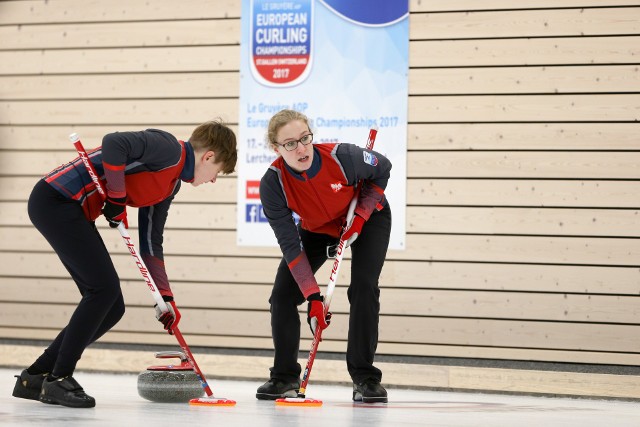 Łodzianki Adela Walczak i Zuzanna Rybicka na mistrzostwach Europy w curlingu