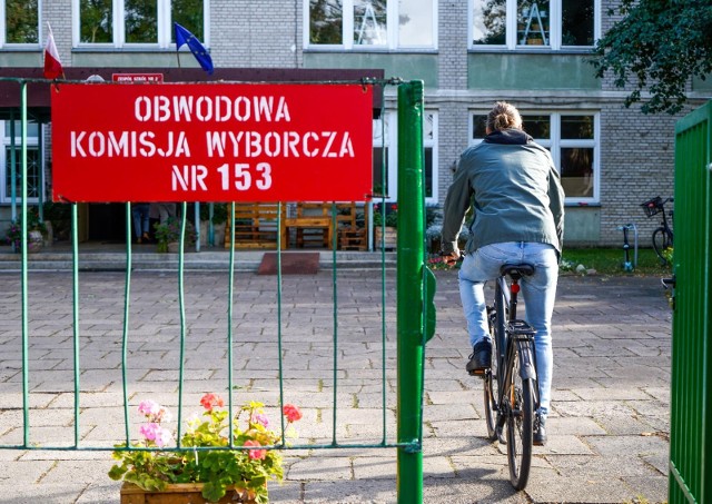 Wybory do Parlamentu i referendum. Do jakich naruszeń doszło na Pomorzu?