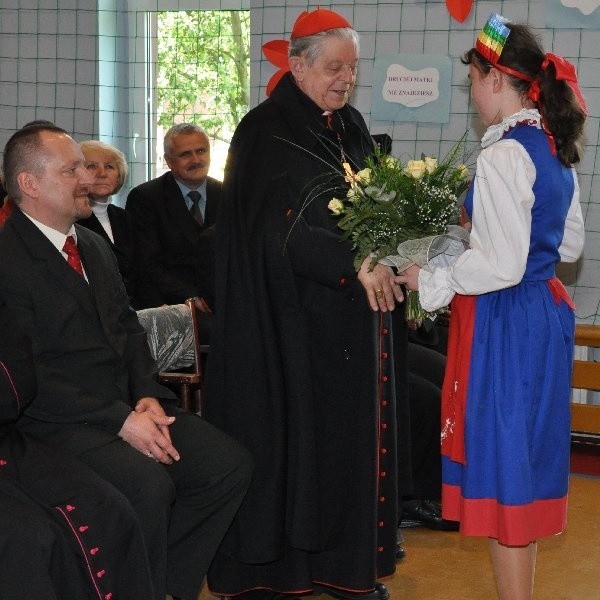 Kardynał Józef Glemp odwiedził szkołę w Kościelcu [zobacz zdjęcia]
