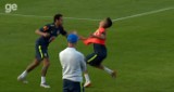 Neymar ośmieszony to Neymar zły. Zobacz, jak potraktował nastolatka, który założył mu "siatkę" [WIDEO]