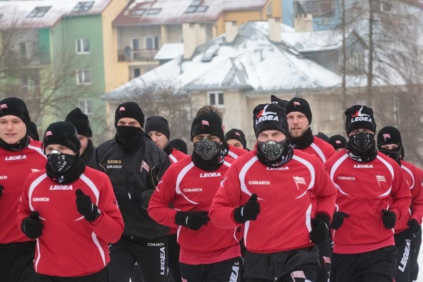 Cracovia w maskach, bez Miroslava Covilo. Gdzie utknął Serb? [ZDJĘCIA]