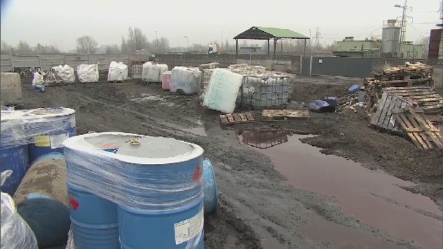 Niezabezpieczone toksyczne odpady w Katowicach