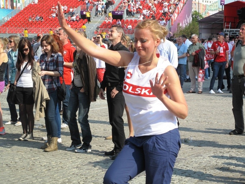 Kobiety też dopingują Biało-czerwonych przed meczem z Rosją