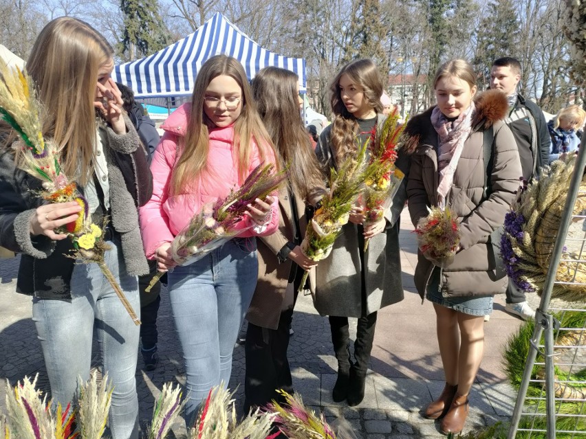 Finalistki Miss Podlasia Nastolatek na Jarmarku Kaziukowym w Białymstoku. Zobacz, jak się prezentowały [ZDJĘCIA]