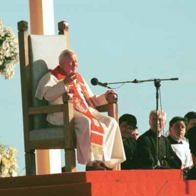 Podczas spotkania z wiernymi Jan Paweł II przypomniał, jak w młodości pływał kajakiem po lubuskich rzekach i jeziorach