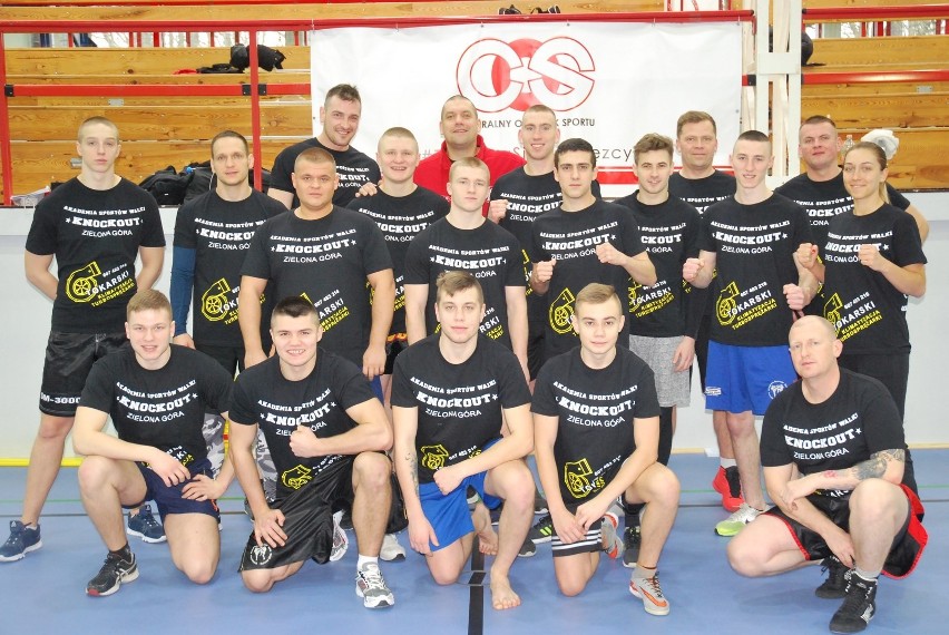 Sportowcy z ASW Knockout Zielona Góra trenują na zgrupowaniu...