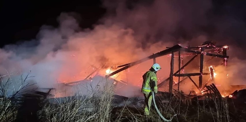 Akcja gaśnicza trwała ponad dwie godziny, a brało w niej...