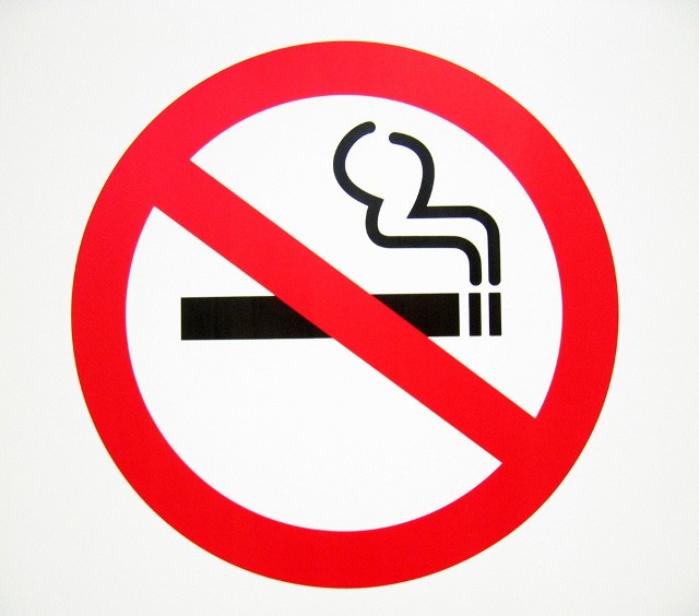 Zakaz palenia w Kołobrzegu będzie obowiązywał od jutra.
