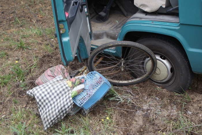 Rowerzystka zginęła pod kołami mercedesa (zdjęcia)