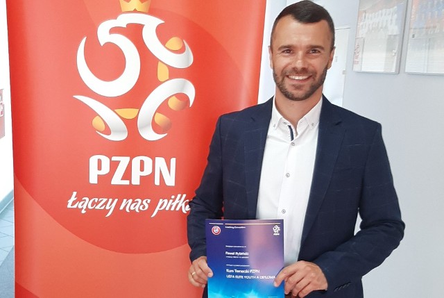w Szkole Trenerów Polskiego Związku Piłki Nożnej w Białej Podlaskiej trener Paweł Rybiński uzyskał licencję trenerską UEFA A ELITE YOUTH.