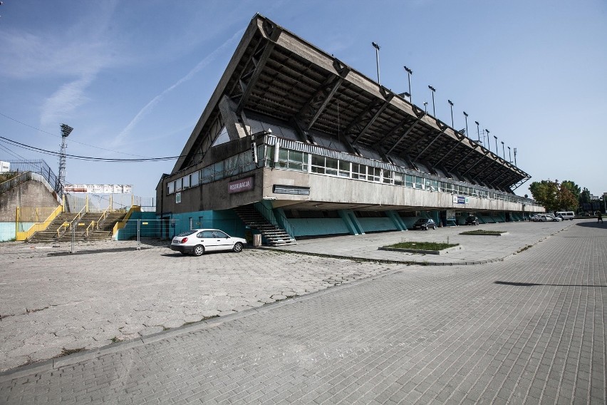 Budowa stadionu miejskiego przy al. Unii.