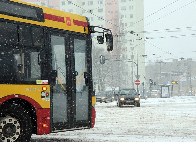 Śnieg sparaliżował Łódź! Zamknięto m.in. tunel trasy W-Z. Służby miejskie nie popisały się [FILM, zdjęcia]