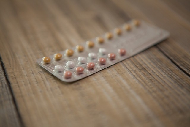 Jakie skutki uboczne mają tabletki antykoncepcyjne? Jak wykazały badania, upośledzają umiejętność odczytywania emocji.