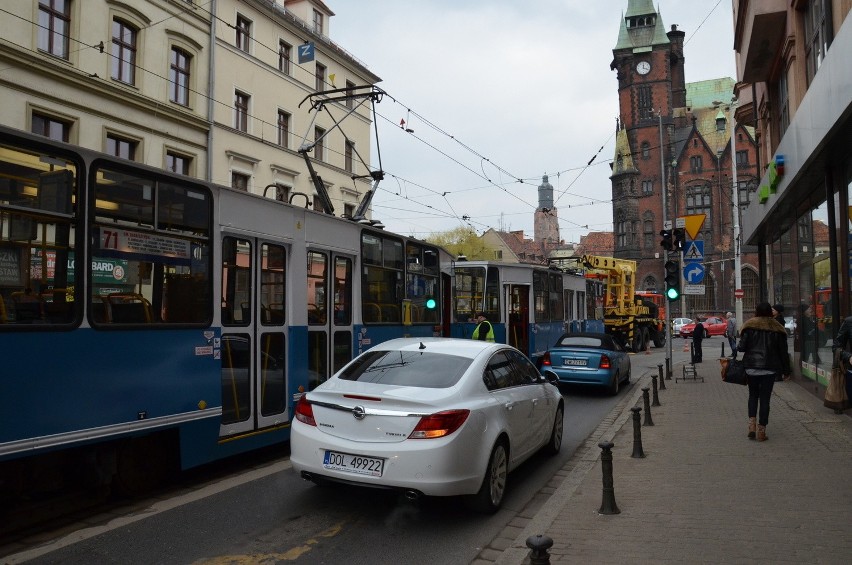 Tramwaj wykoleił się na Krupniczej. Są objazdy (FILM, ZDJĘCIA)