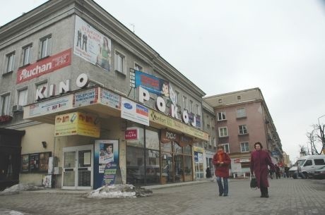 O budynek kina "Pokój&#8221; na rogu ulic Nowy Świat i Lipowej, od kilkunastu lat walczą spadkobiercy dawnych właścicieli i warszawska instytucja filmowa. W tym miesiącu sąd rozstrzygnie ten spór.