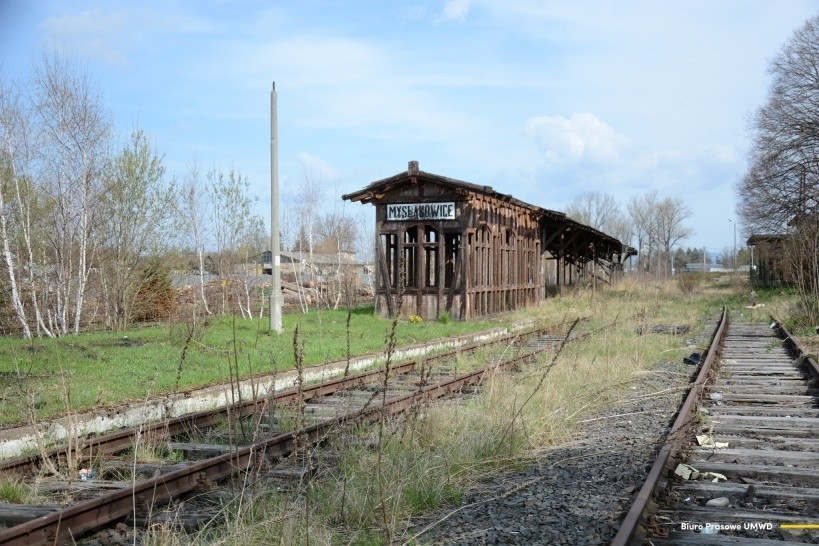 Stacja kolejowa w Mysłakowicach powróci do starej...