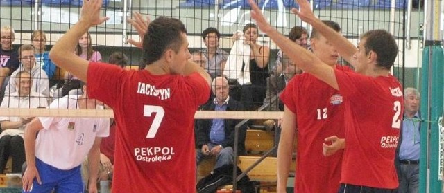 Siatkarze Pekpolu rozpoczęli od porażki zmagania w turnieju z okazji 10-lecia klubu.
