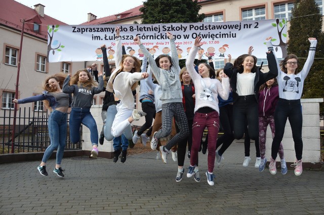 Uczniowie Miejskiego Gimnazjum nr 2 w Oświęcimiudokończą tu naukę. Za kolegów będą mieć siedmiolatków